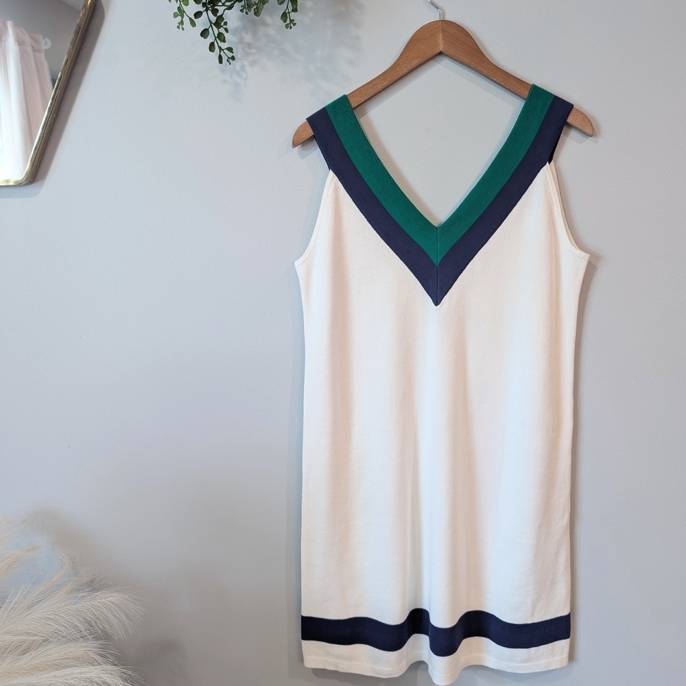 Classic Prep V-Neck Dress Size Medium